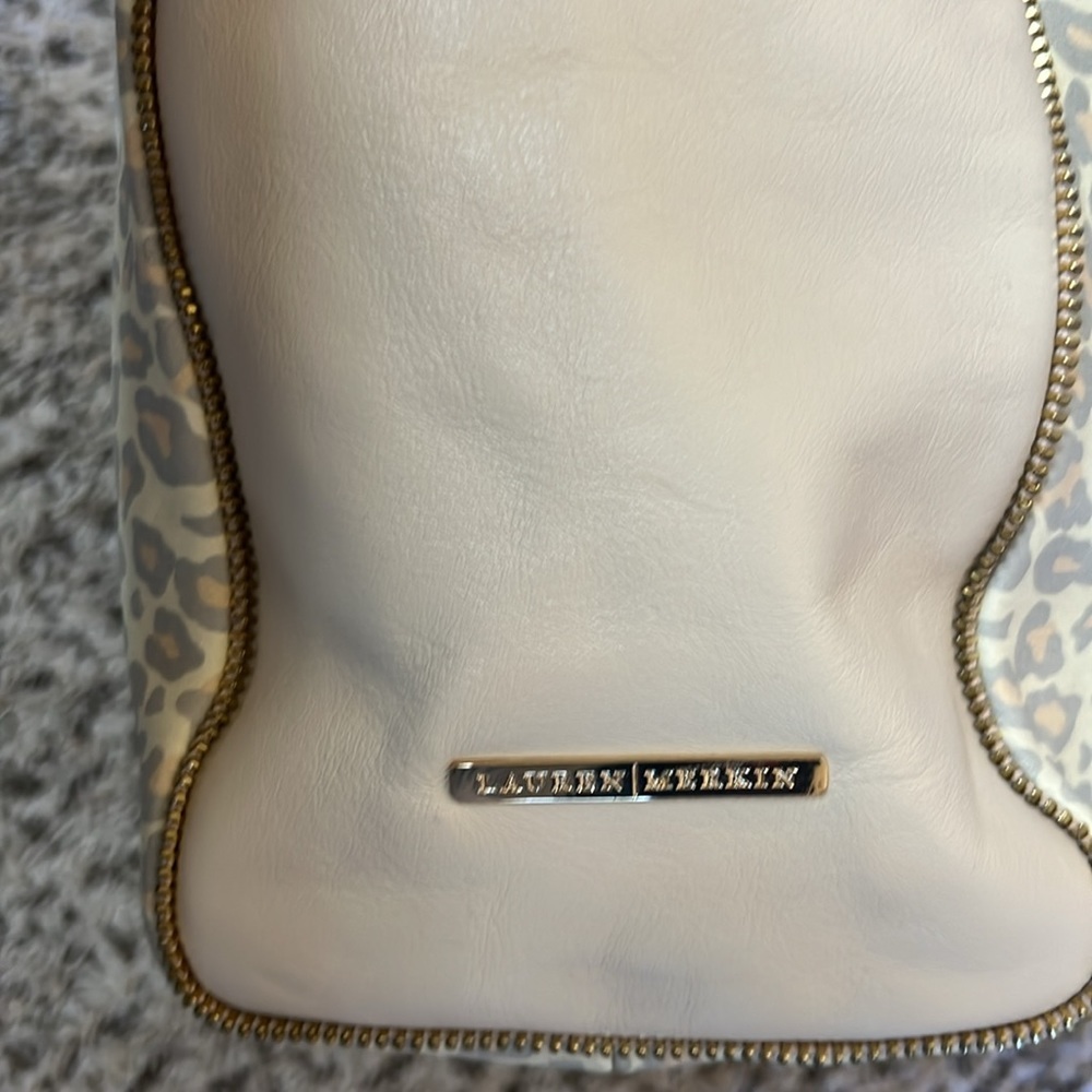 LAUREN MERKIN
Reese Toffee High Gloss Leather
Zipper Trim Tote‎ Made In U… - Picture 9 of 14